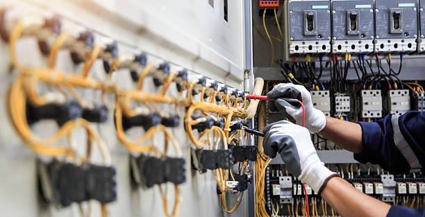 Professional Electrician technician working in Gibson City, IL